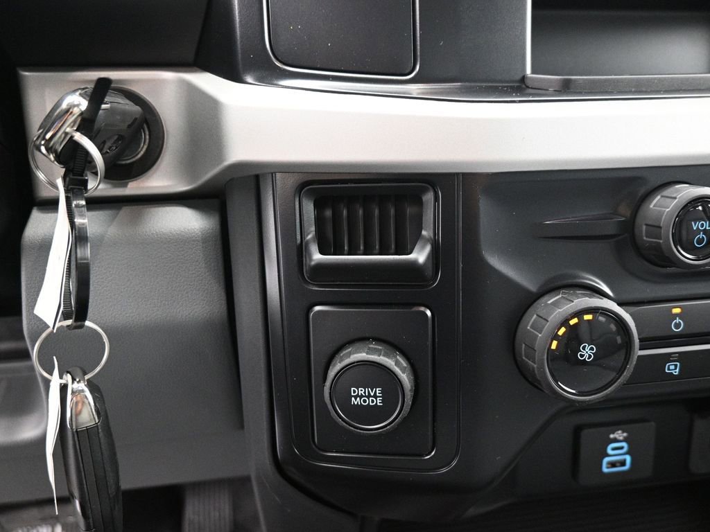 New 2026 Ford F250 XL w/ XL Chrome Package image 4