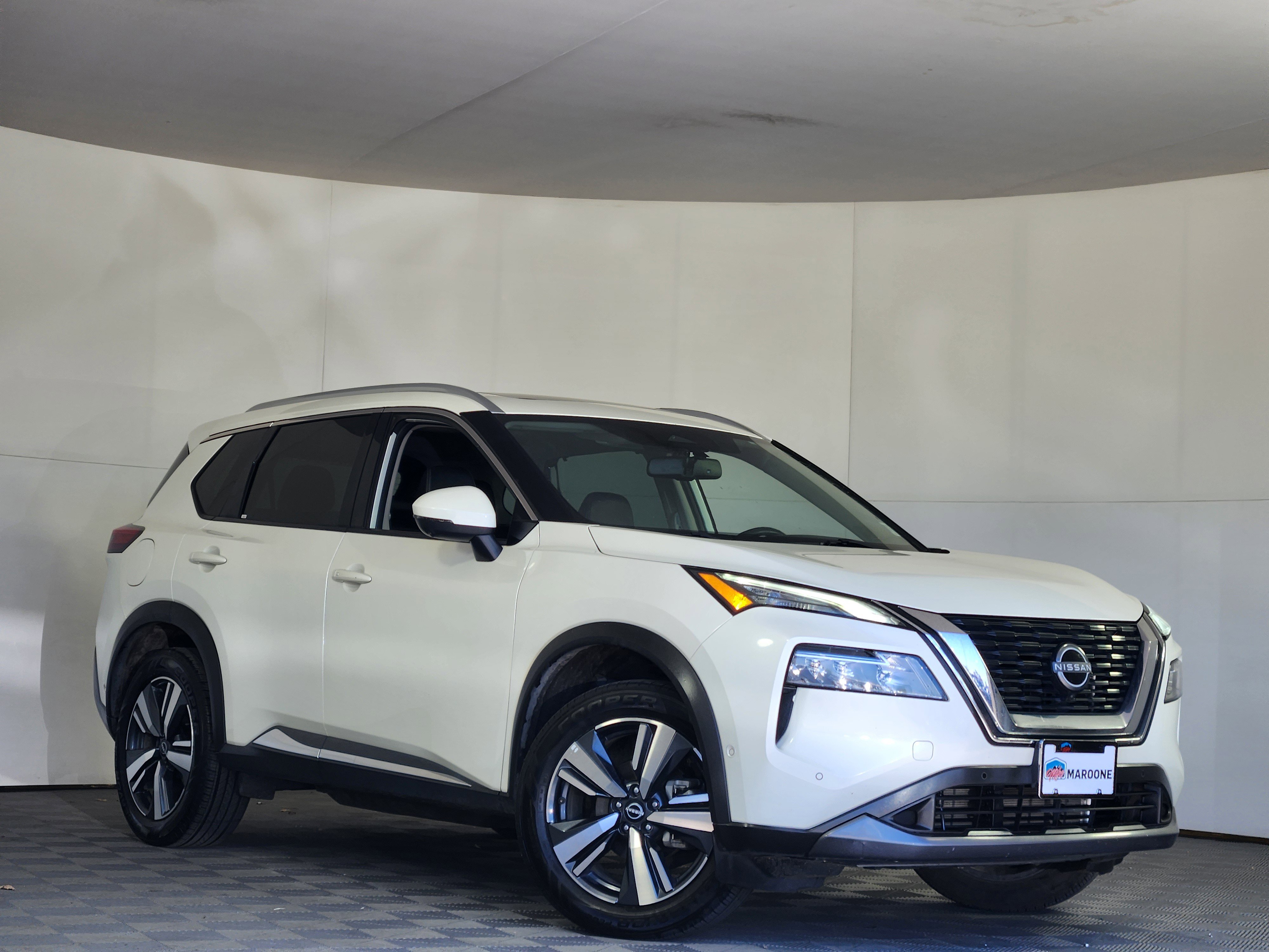 Used 2023 Nissan Rogue SL w/ SL Premium Package image 1
