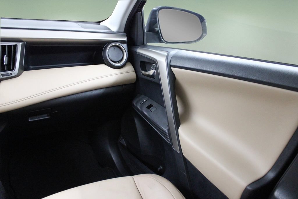 Used 2014 Toyota RAV4 Limited w/ Technology Package AWD/4WD image 20