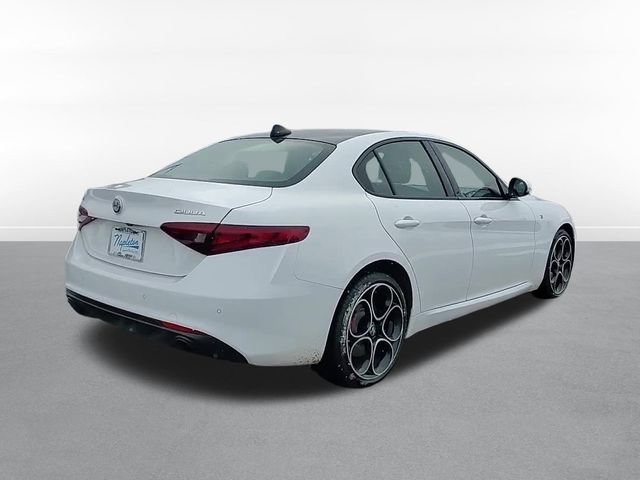 Used 2023 Alfa Romeo Giulia Ti AWD/4WD image 7