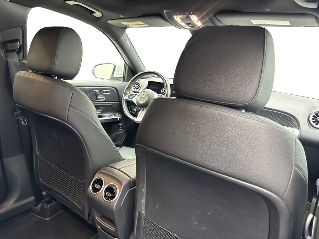 Used 2025 Mercedes-Benz GLB 250 4MATIC image 40