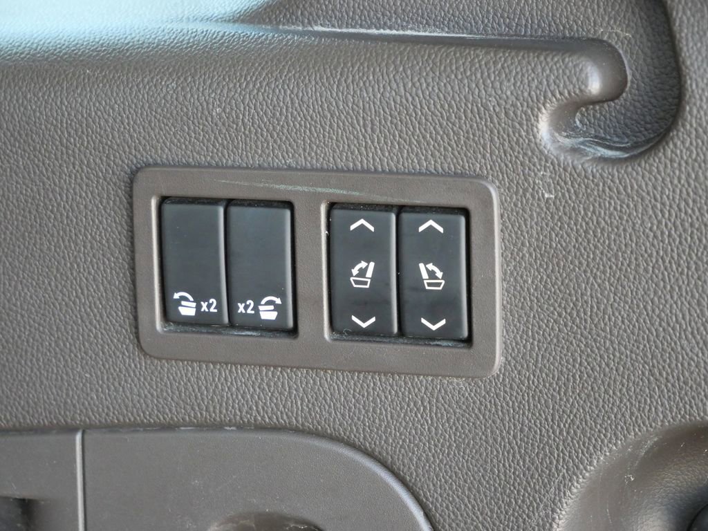 Used 2016 GMC Yukon XL Denali w/ Open Road Package image 27