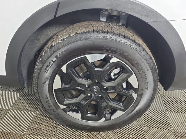 Used 2025 Kia Sorento S image 17