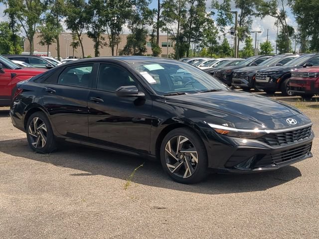 New 2025 Hyundai Elantra SEL FWD image 3