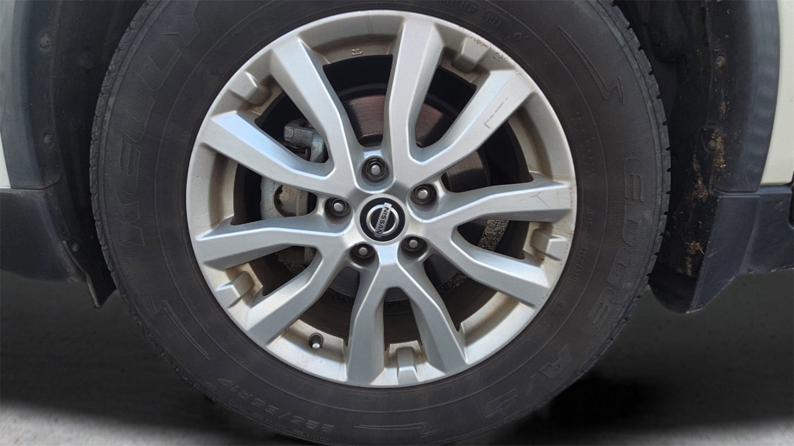 Used 2018 Nissan Rogue SV image 26