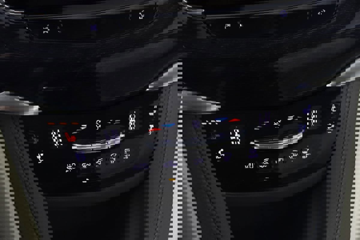 Used 2024 Cadillac XT6 Premium Luxury w/ Technology Package image 8