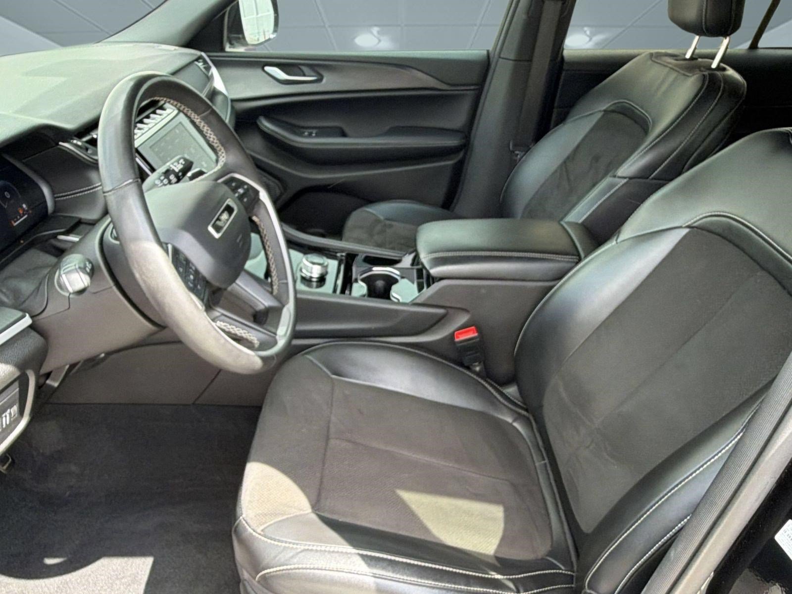 Used 2023 Jeep Grand Cherokee Altitude AWD/4WD image 5