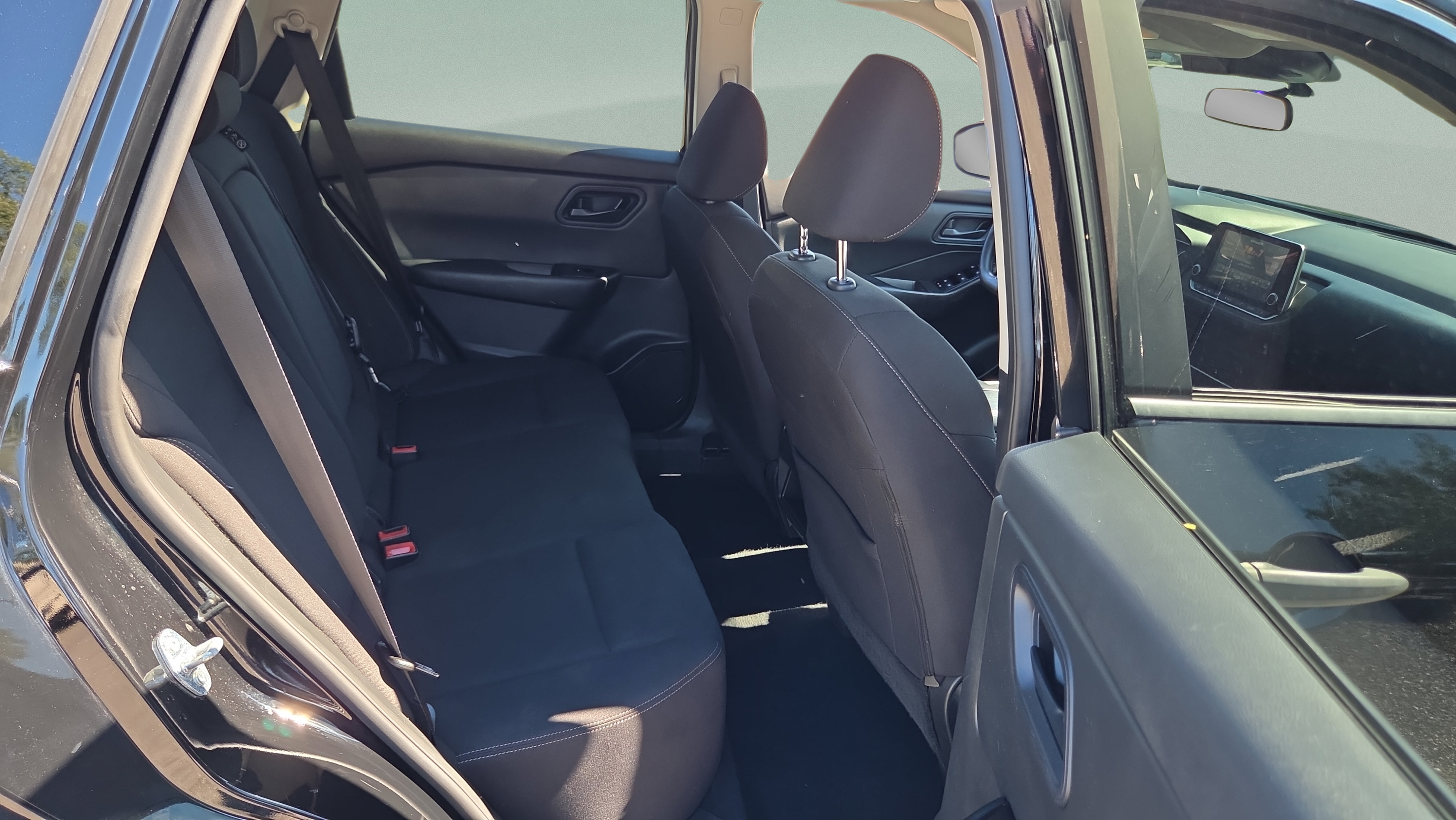 Used 2024 Nissan Rogue S AWD/4WD image 17