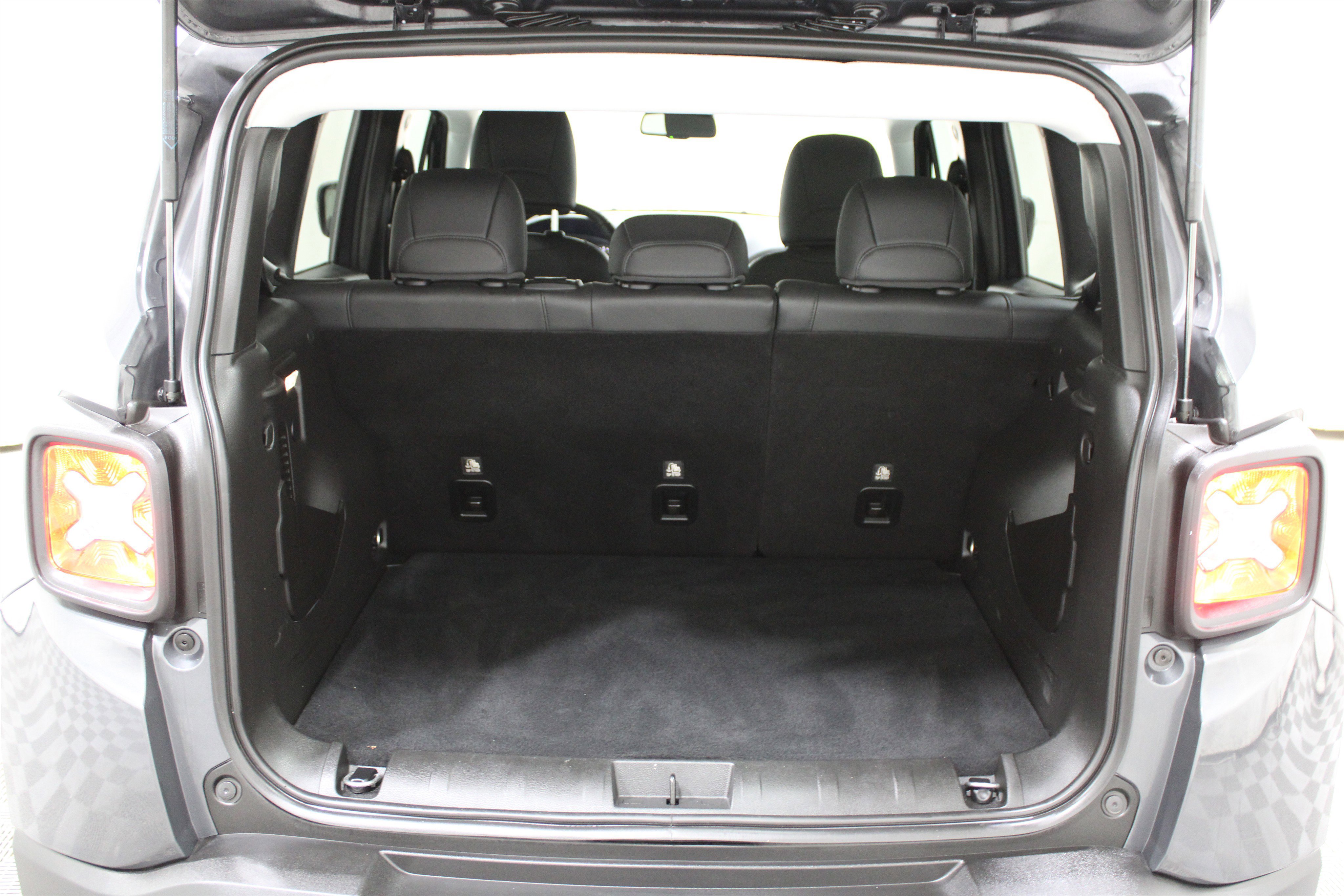 Used 2023 Jeep Renegade Limited image 28