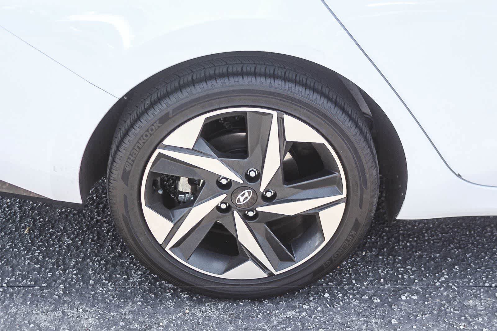 Certified 2023 Hyundai Elantra Limited FWD image 11