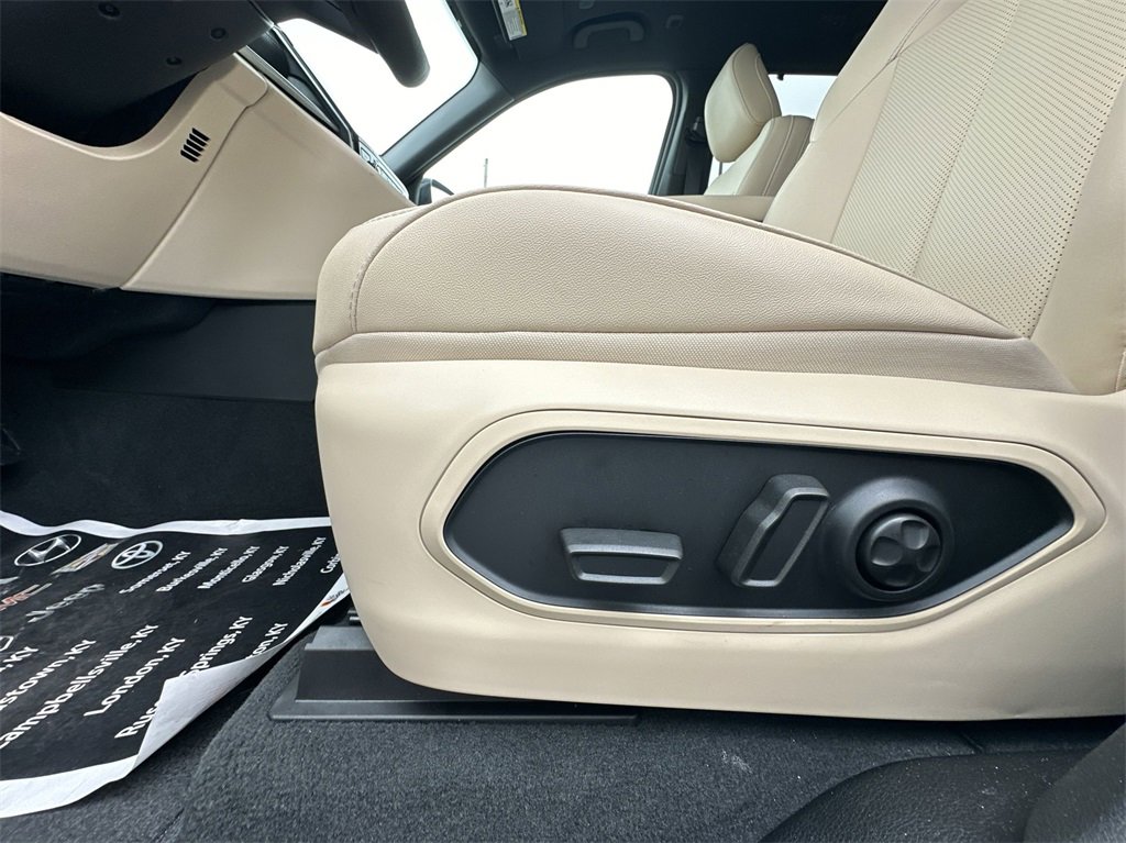 New 2024 Jeep Grand Cherokee Limited 4xe w/ Luxury Tech Group II image 4