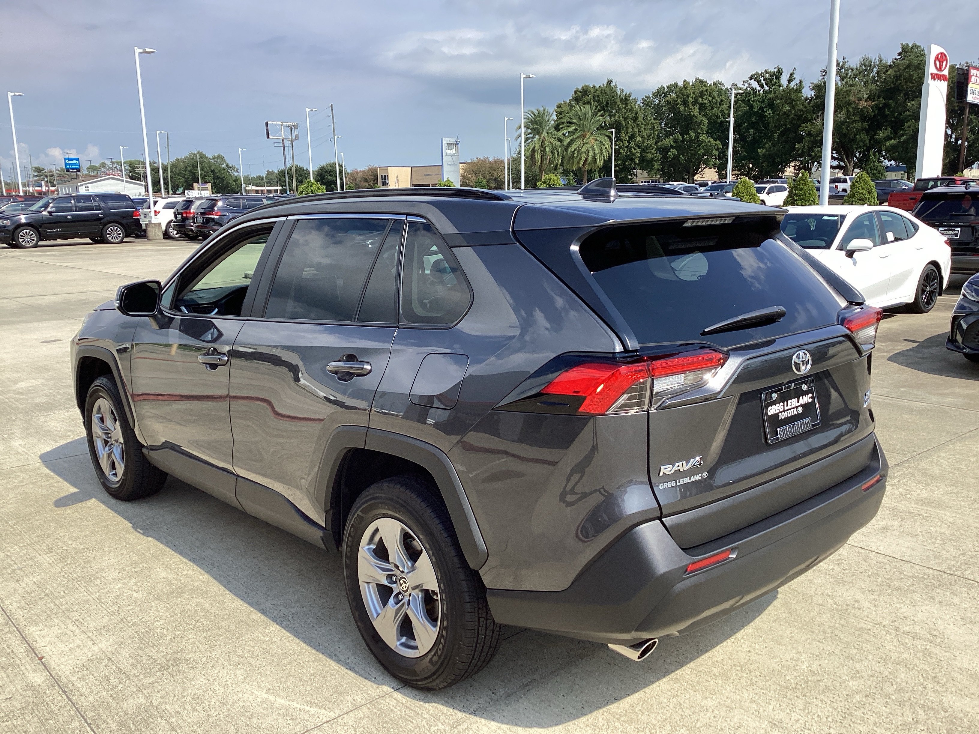 Used 2025 Toyota RAV4 XLE w/ Convenience Package AWD/4WD image 5