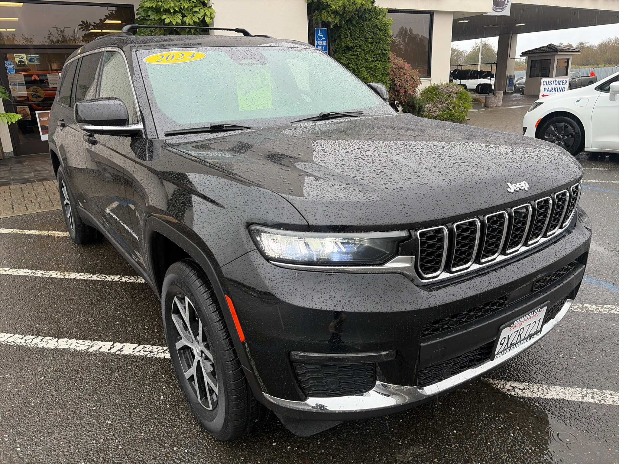 Used 2024 Jeep Grand Cherokee L Limited w/ Luxury Tech Group II AWD/4WD image 3