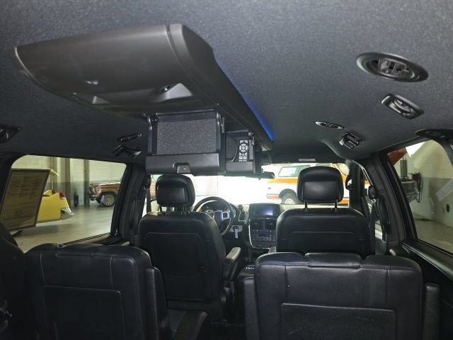 Used 2014 Dodge Grand Caravan R/T FWD image 17