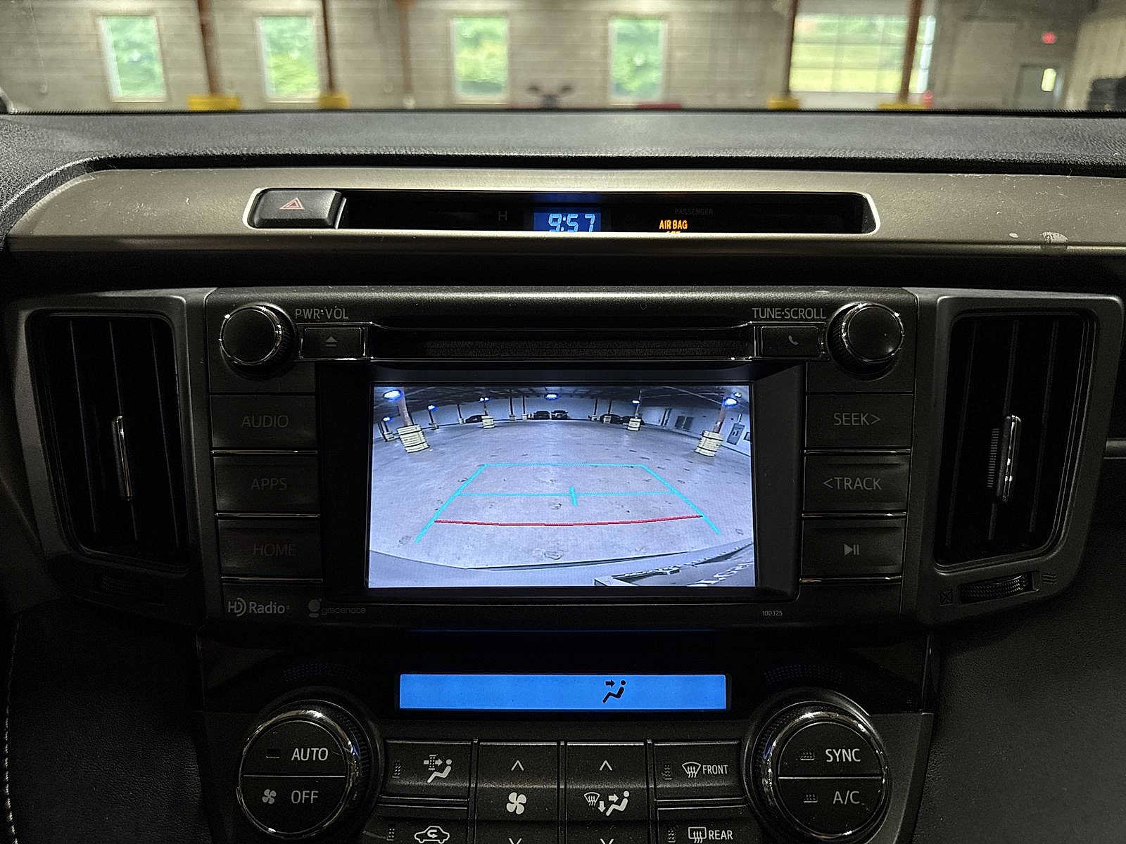 Used 2015 Toyota RAV4 XLE AWD/4WD image 24