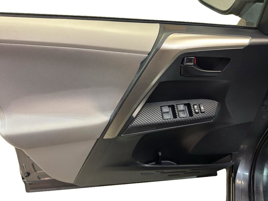 Used 2013 Toyota RAV4 LE image 13