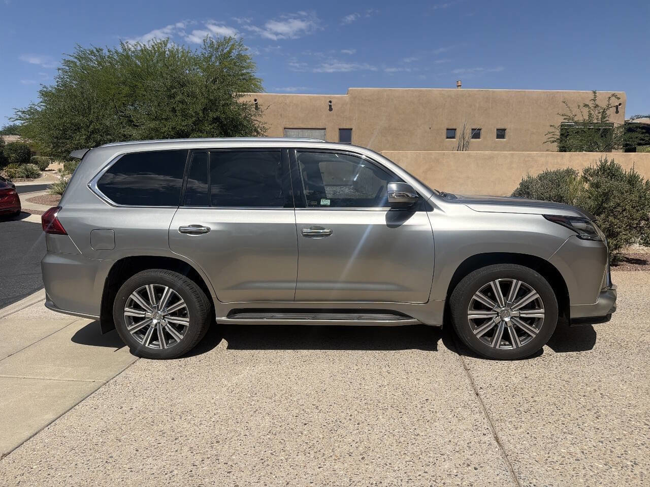 Used 2016 Lexus LX 570 4WD w/ Luxury Package image 3
