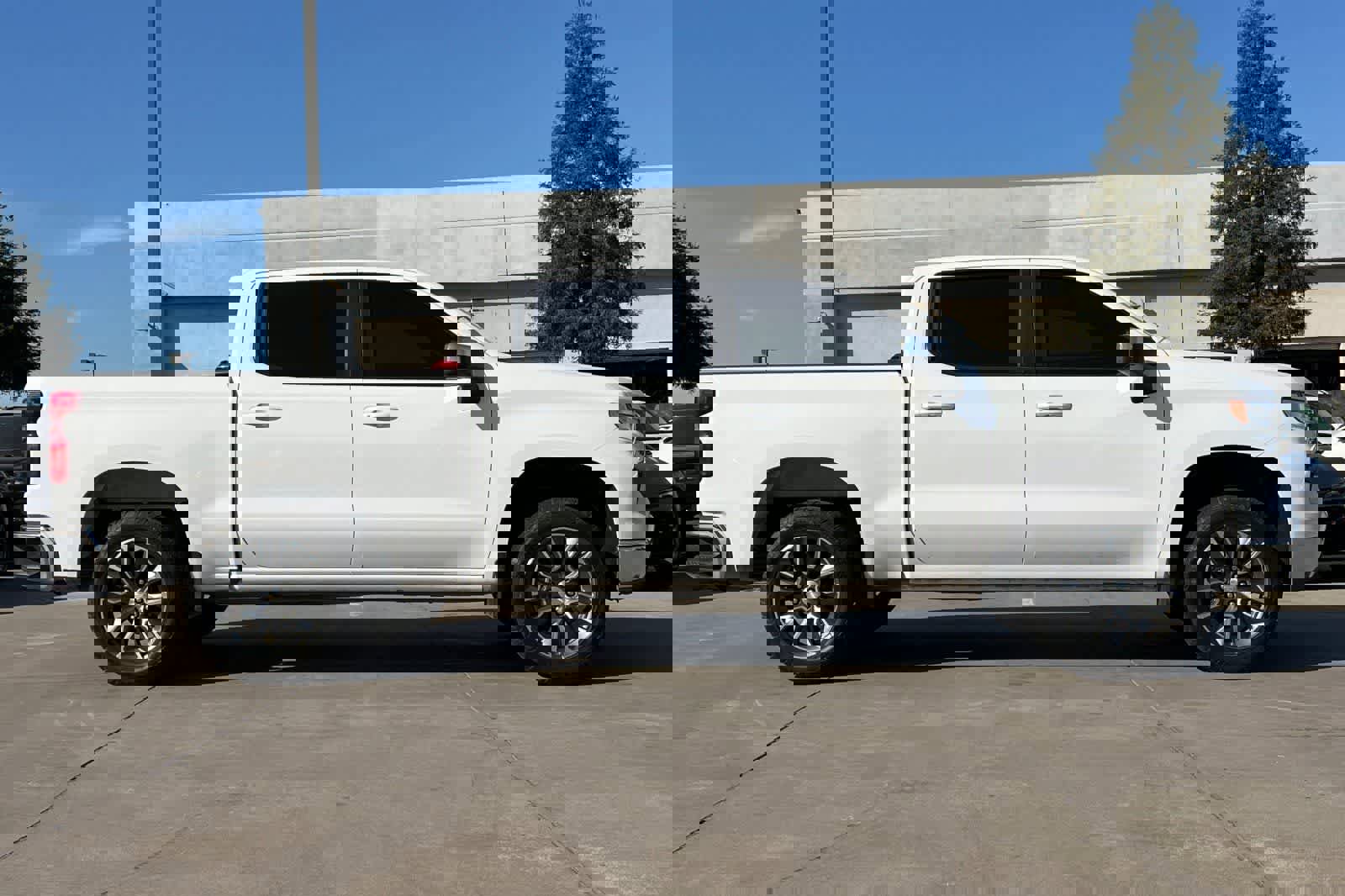 Used 2022 Chevrolet Silverado 1500 LT image 9