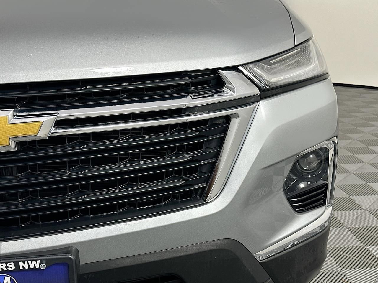 Used 2023 Chevrolet Traverse LS image 6