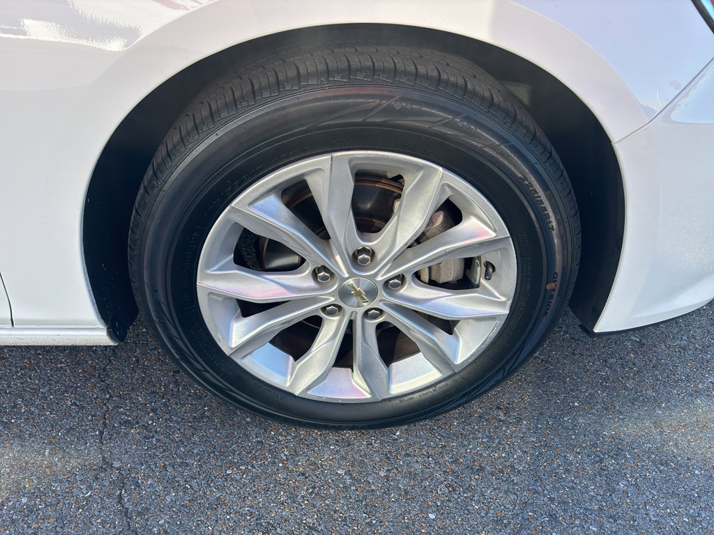 Used 2022 Chevrolet Malibu LT image 25