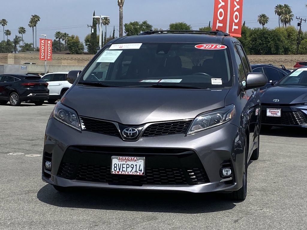 Certified 2019 Toyota Sienna SE FWD image 47