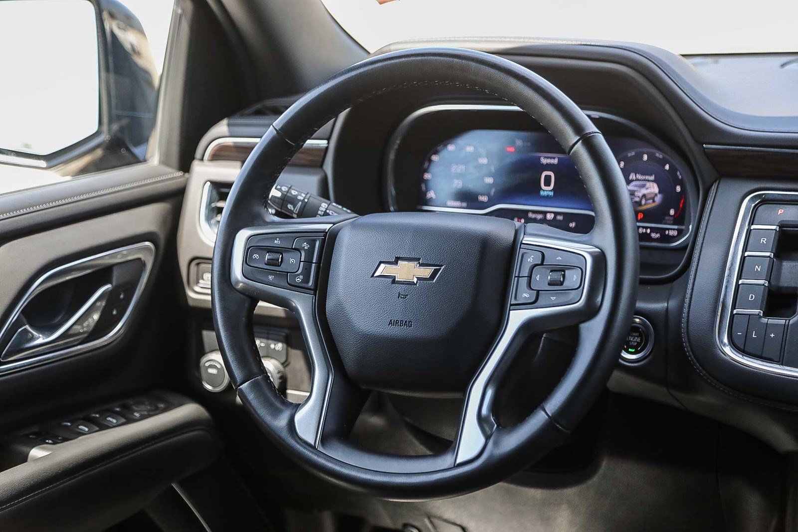 Used 2023 Chevrolet Tahoe LT w/ Luxury Package RWD image 15
