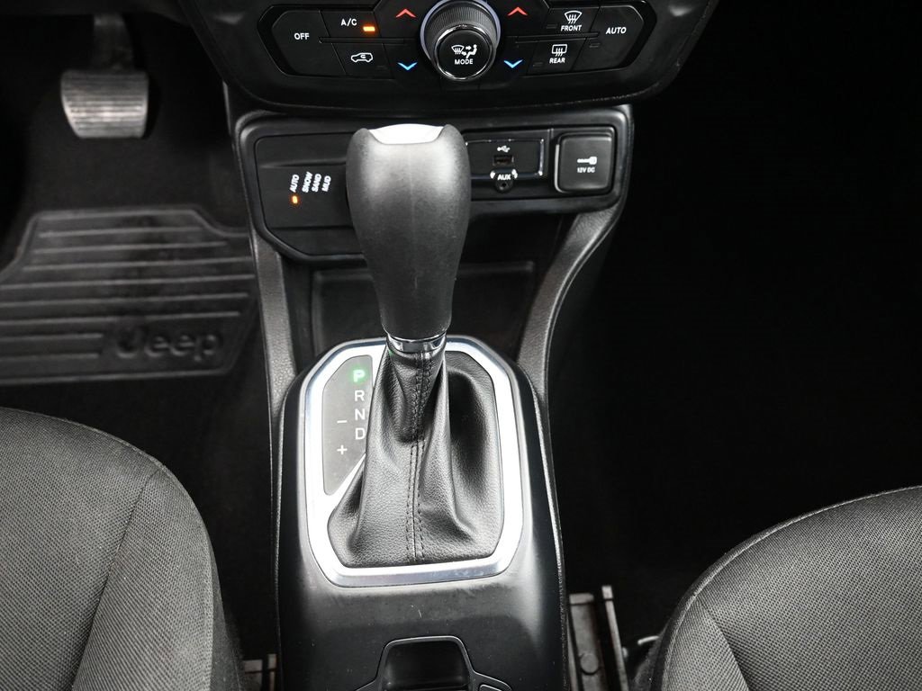 Used 2018 Jeep Renegade Latitude w/ Cold Weather Group image 25