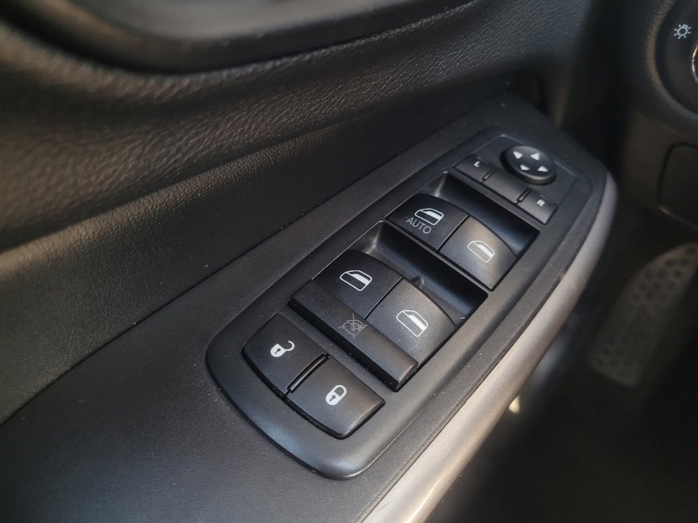 Used 2019 Jeep Cherokee Limited w/ Technology Group AWD/4WD image 27