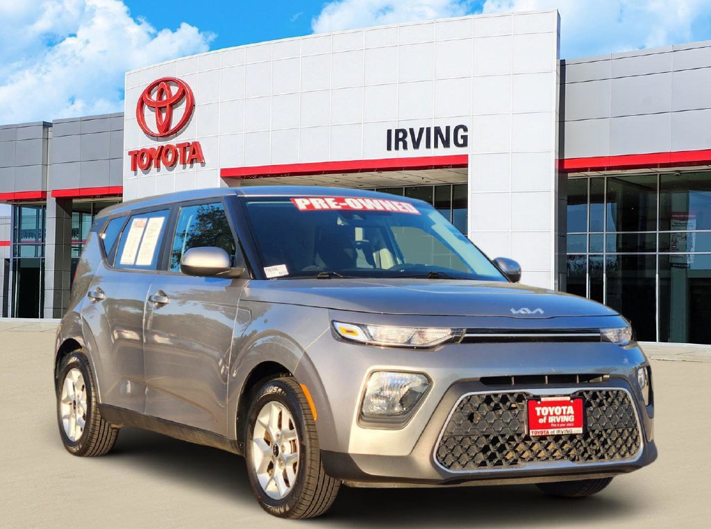 Used 2022 Kia Soul LX w/ Technology Package FWD image 2