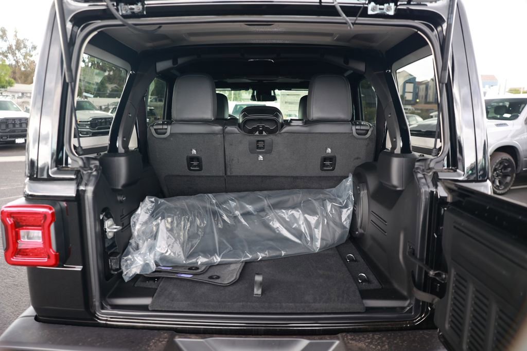 New 2026 Jeep Wrangler Unlimited Sahara AWD/4WD image 34