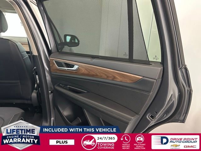 Used 2025 Volkswagen Atlas SE image 25