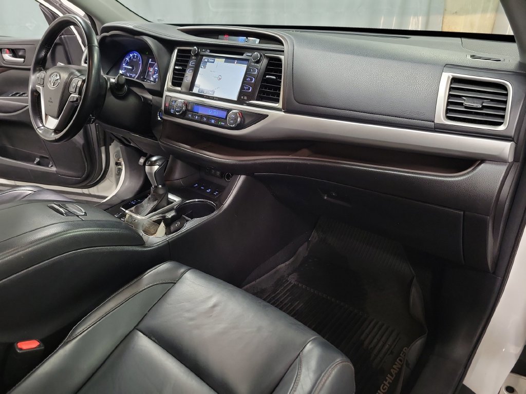 Used 2017 Toyota Highlander XLE AWD/4WD image 37