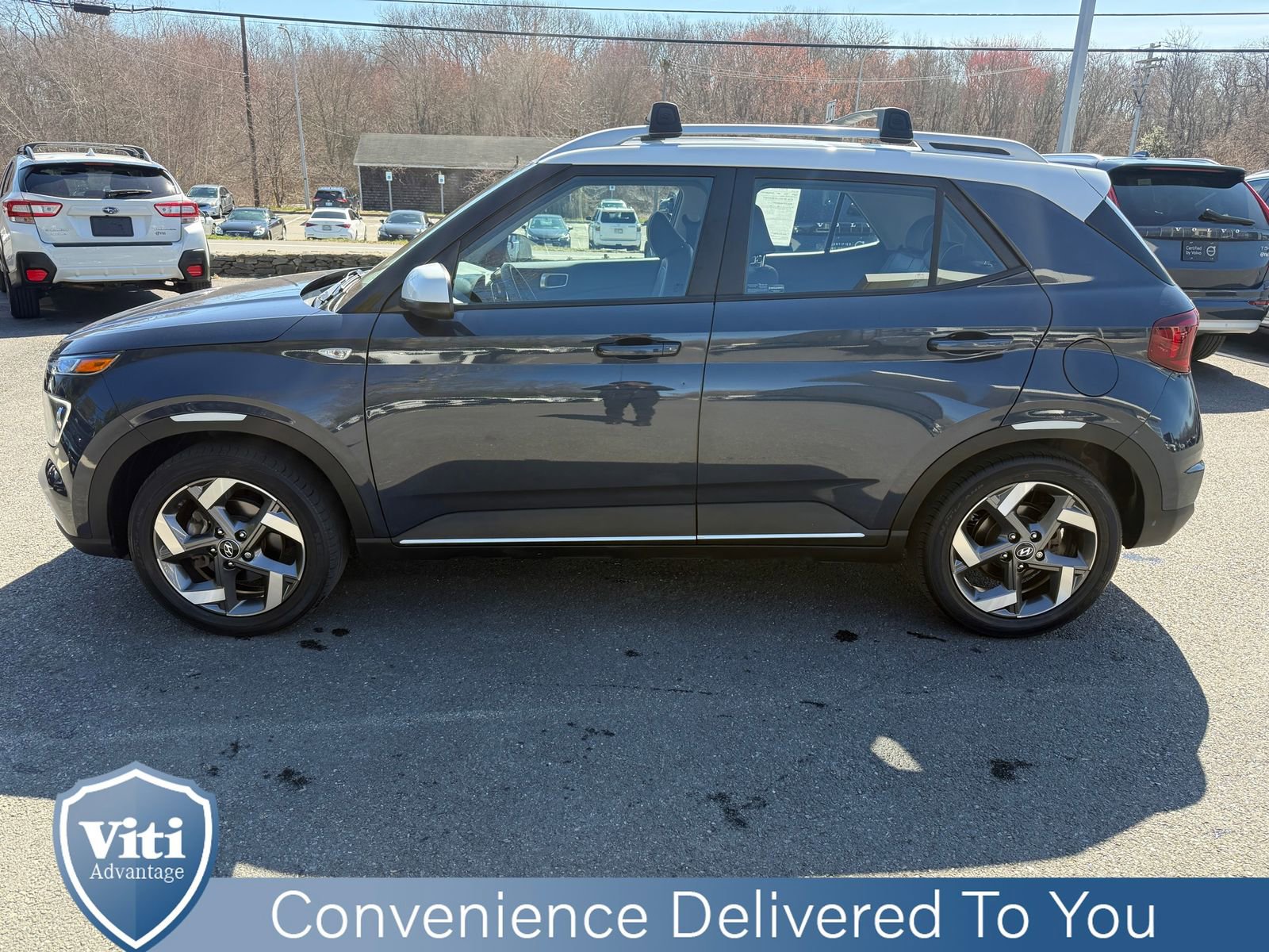 Used 2021 Hyundai Venue FWD image 5