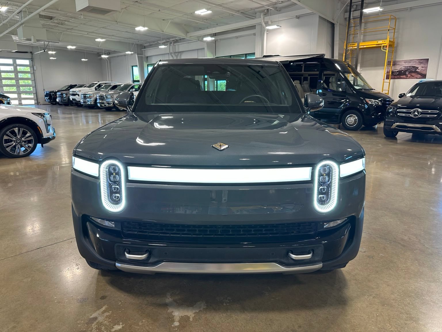 Used 2023 Rivian R1T Adventure AWD/4WD image 2