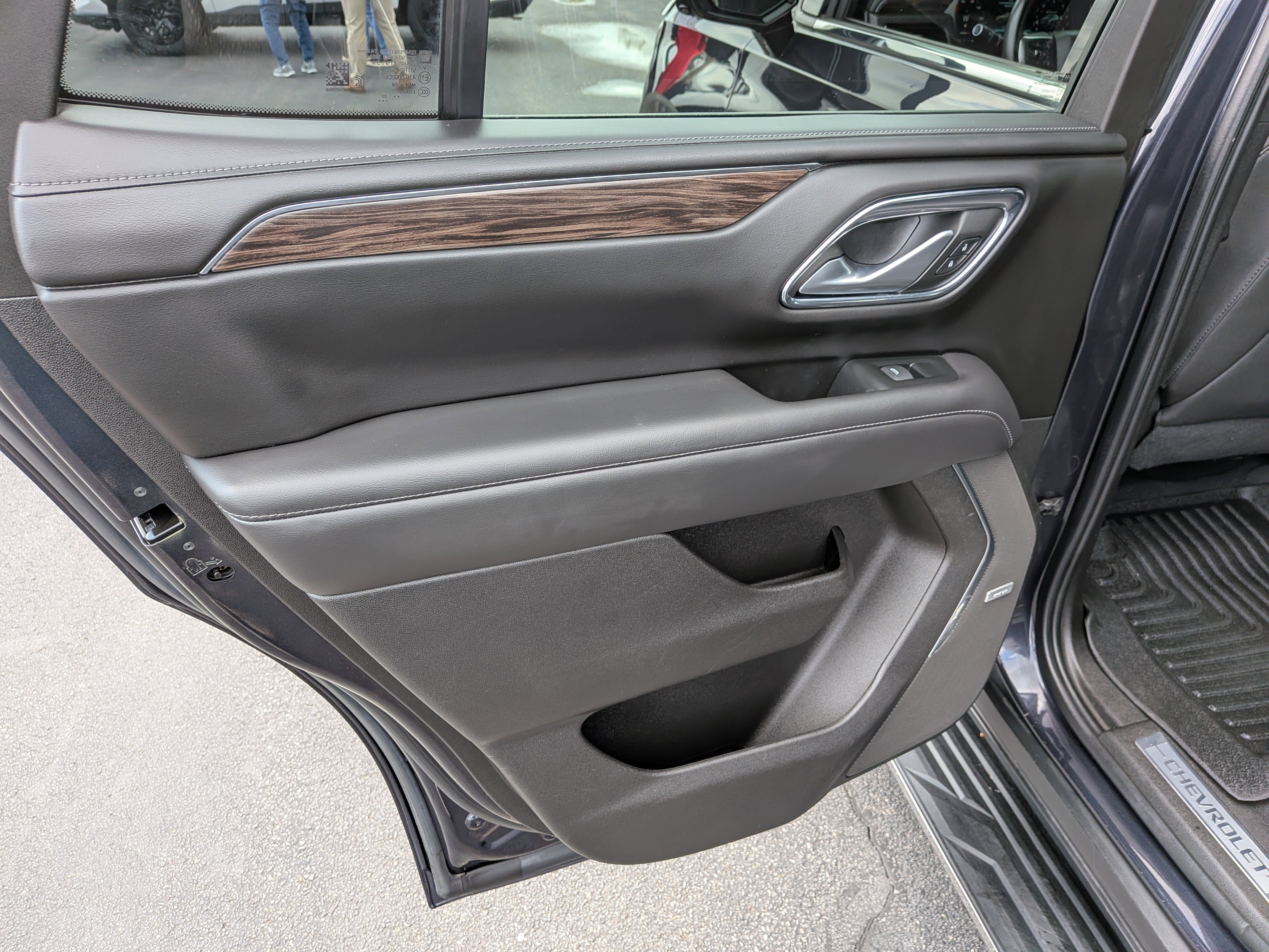 Used 2022 Chevrolet Tahoe LT w/ Luxury Package AWD/4WD image 22