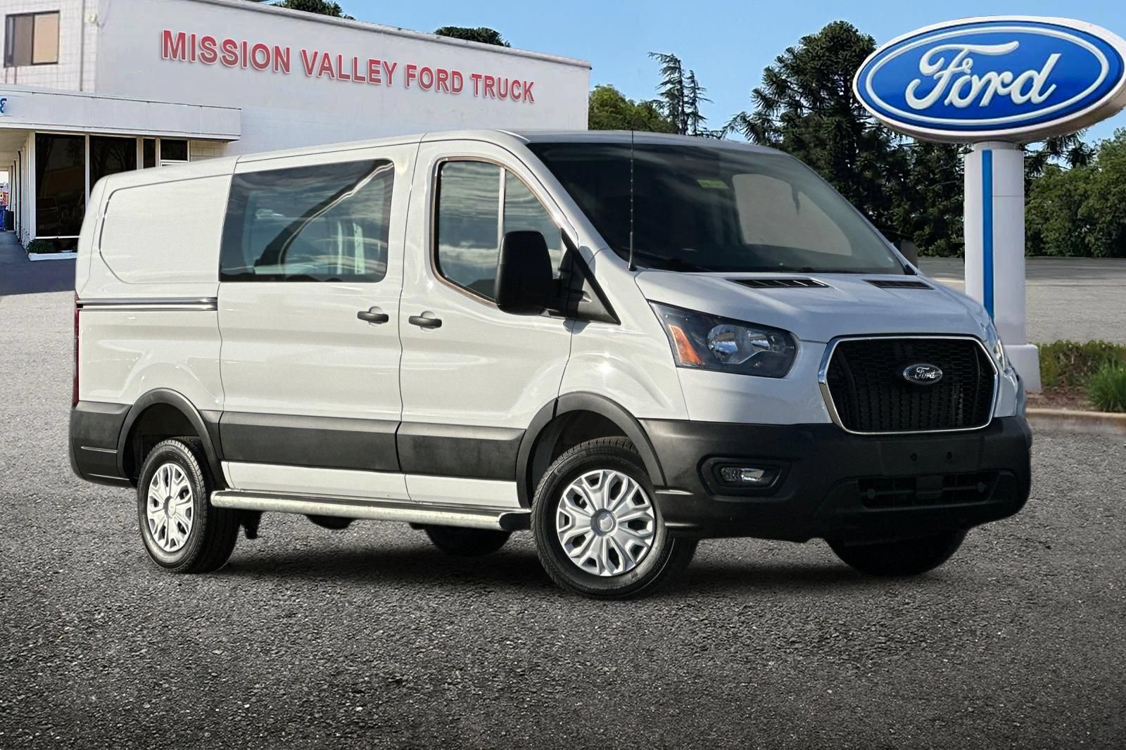 Used 2025 Ford Transit 250 Low Roof w/ Exterior Upgrade Package RWD image 2