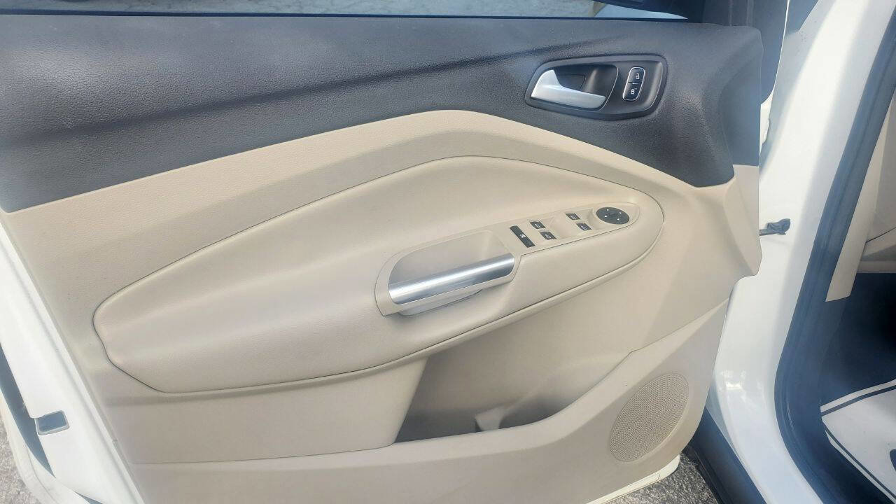 Used 2017 Ford Escape SE FWD image 9