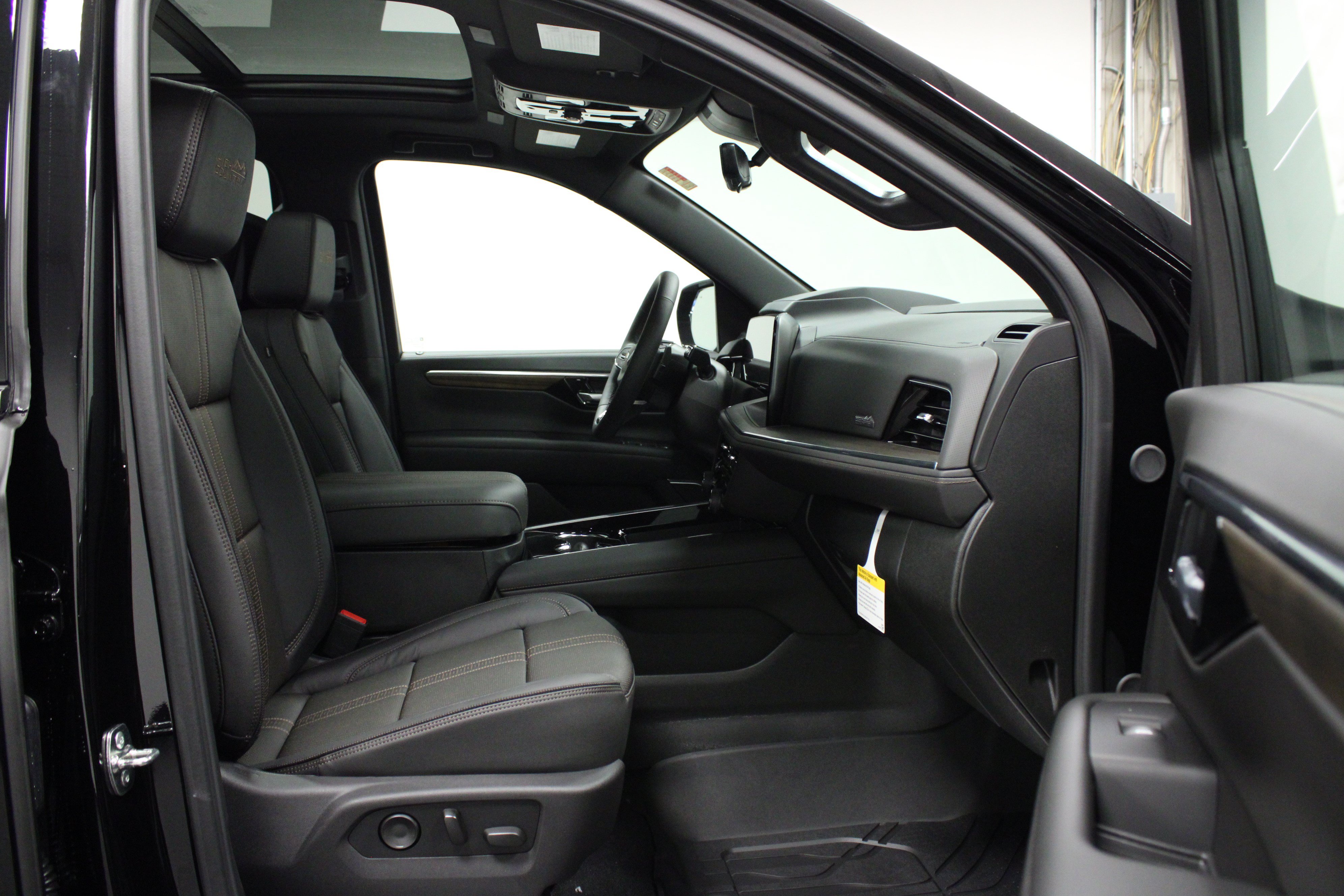 New 2026 Chevrolet Tahoe High Country AWD/4WD image 18