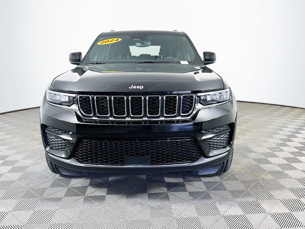 Certified 2024 Jeep Grand Cherokee Laredo w/ Luxury Tech Group I image 4