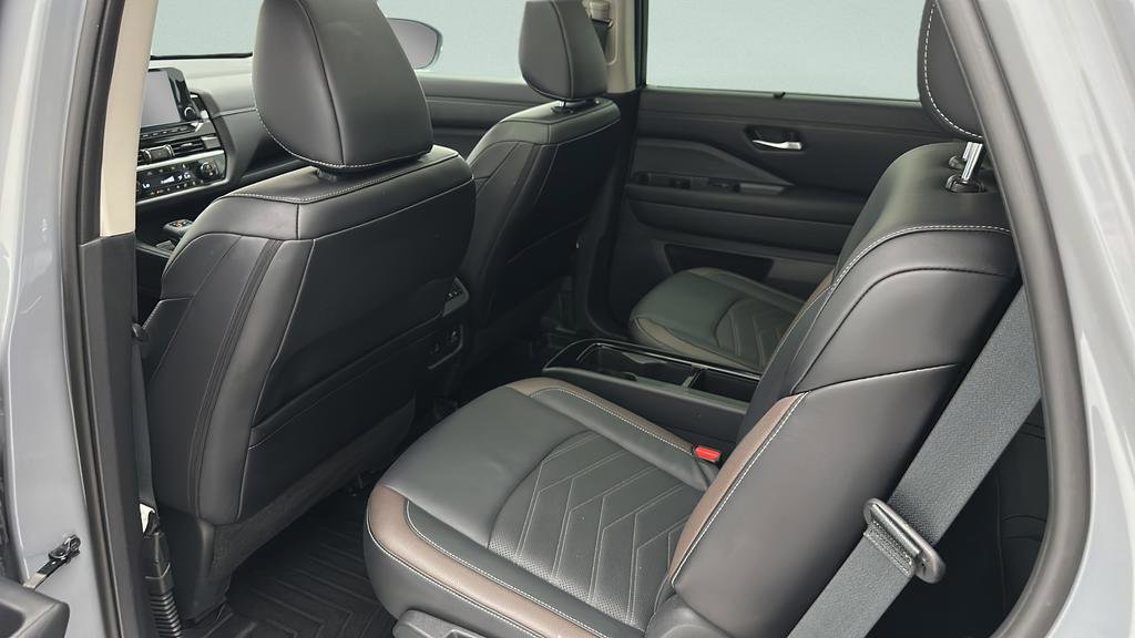 Used 2024 Nissan Pathfinder Platinum AWD/4WD image 12