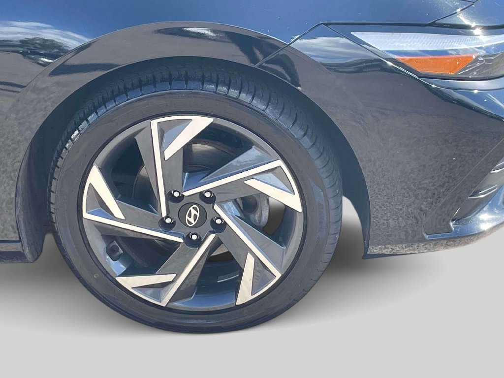 Certified 2024 Hyundai Elantra SEL w/ Convenience Package FWD image 9