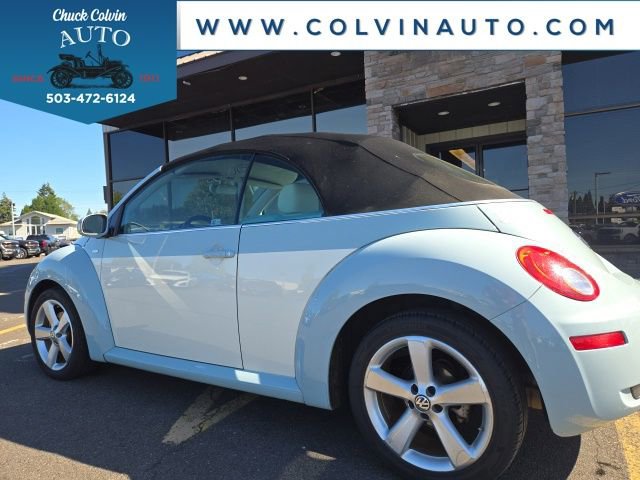 Used 2010 Volkswagen Beetle Final Edition FWD image 4