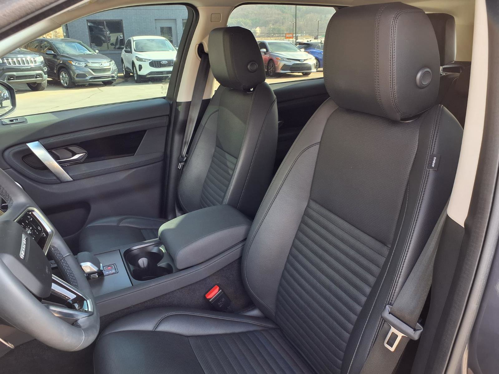 Used 2024 Land Rover Discovery Sport S image 12