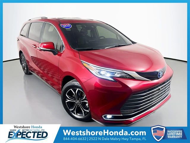 Used 2025 Toyota Sienna Platinum image 1