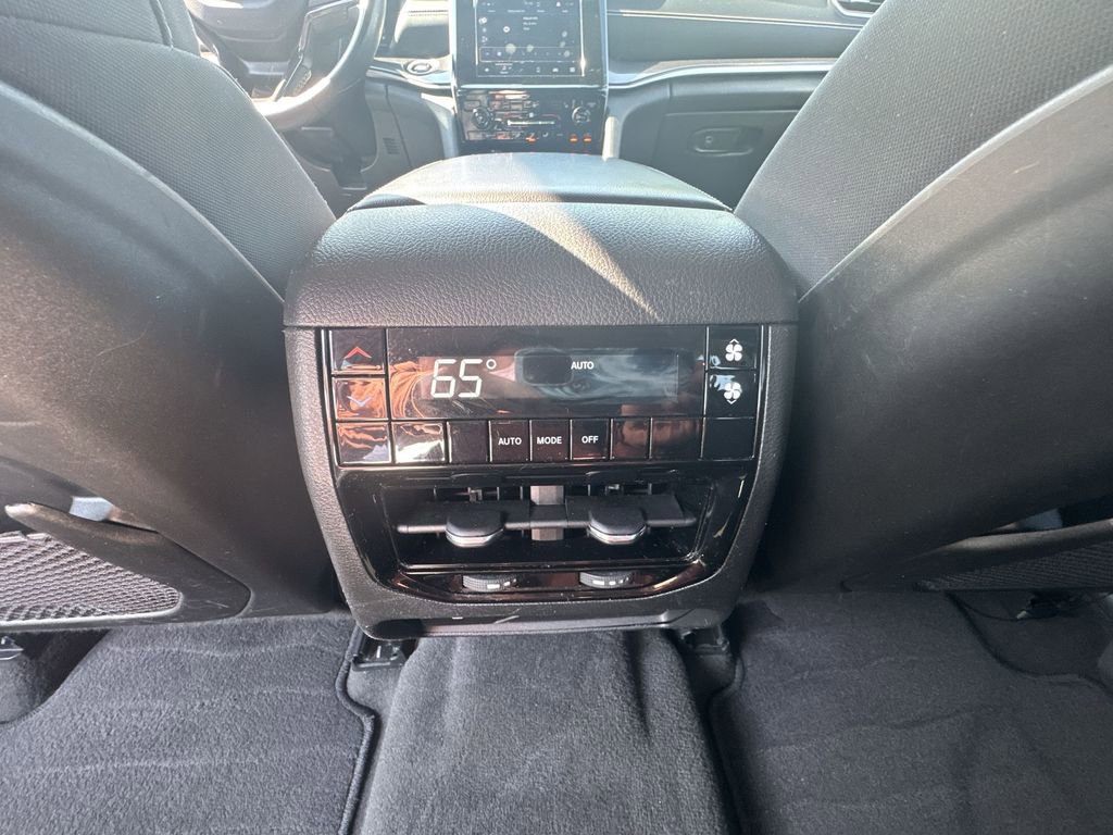 Used 2021 Jeep Grand Cherokee L Laredo w/ Luxury Tech Group I image 20