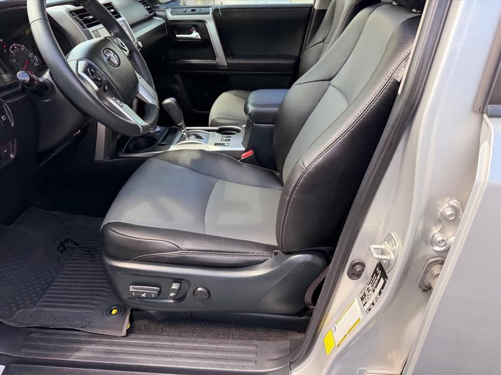Used 2022 Toyota 4Runner SR5 Premium w/ Moonroof Package AWD/4WD image 12