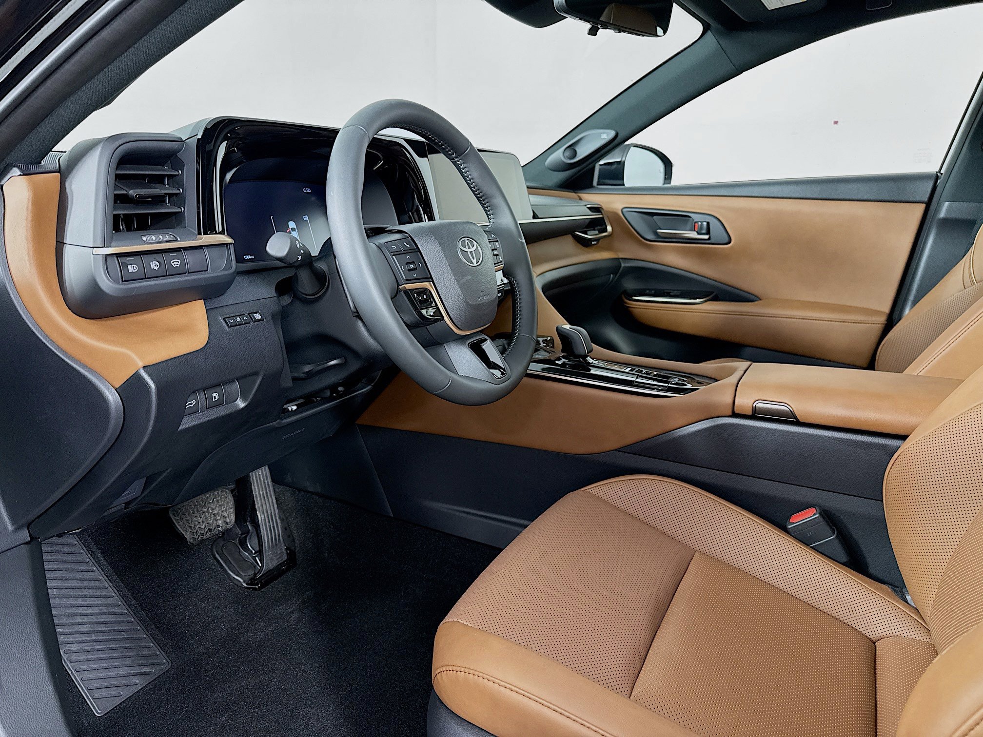 Certified 2025 Toyota Crown Signia w/ Advanced Technology Package AWD/4WD image 9