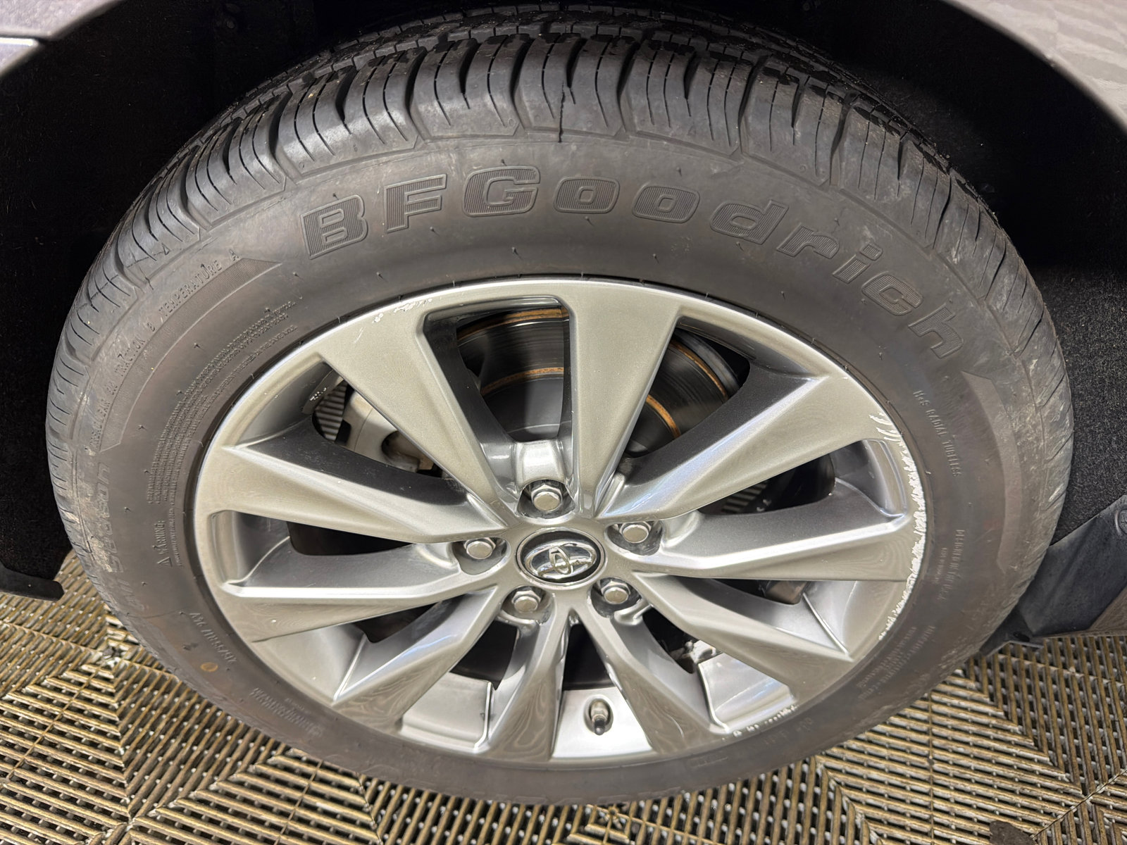 Used 2017 Toyota Camry XLE FWD image 17