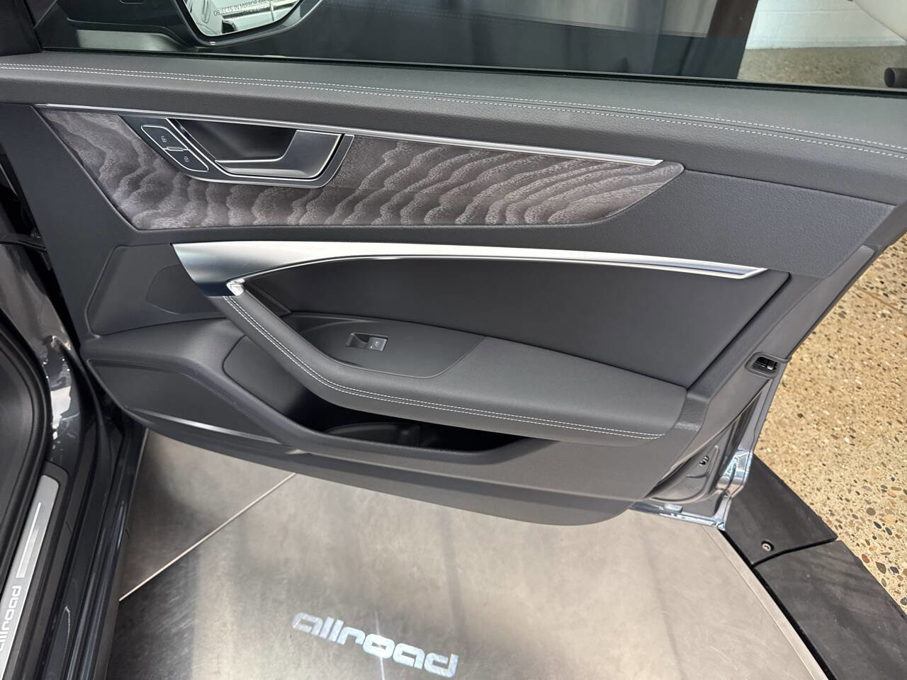 Used 2024 Audi A6 Premium Plus w/ Executive Package image 35