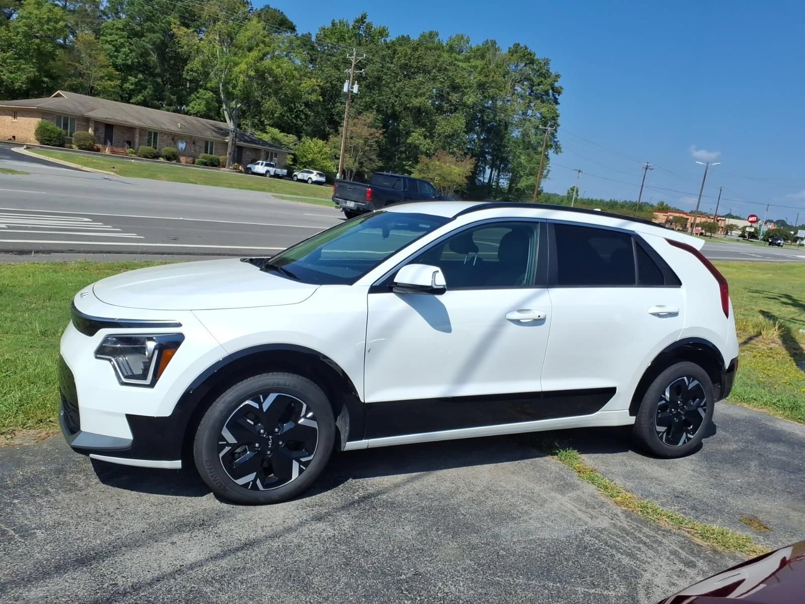 Used 2024 Kia Niro Wind FWD image 2